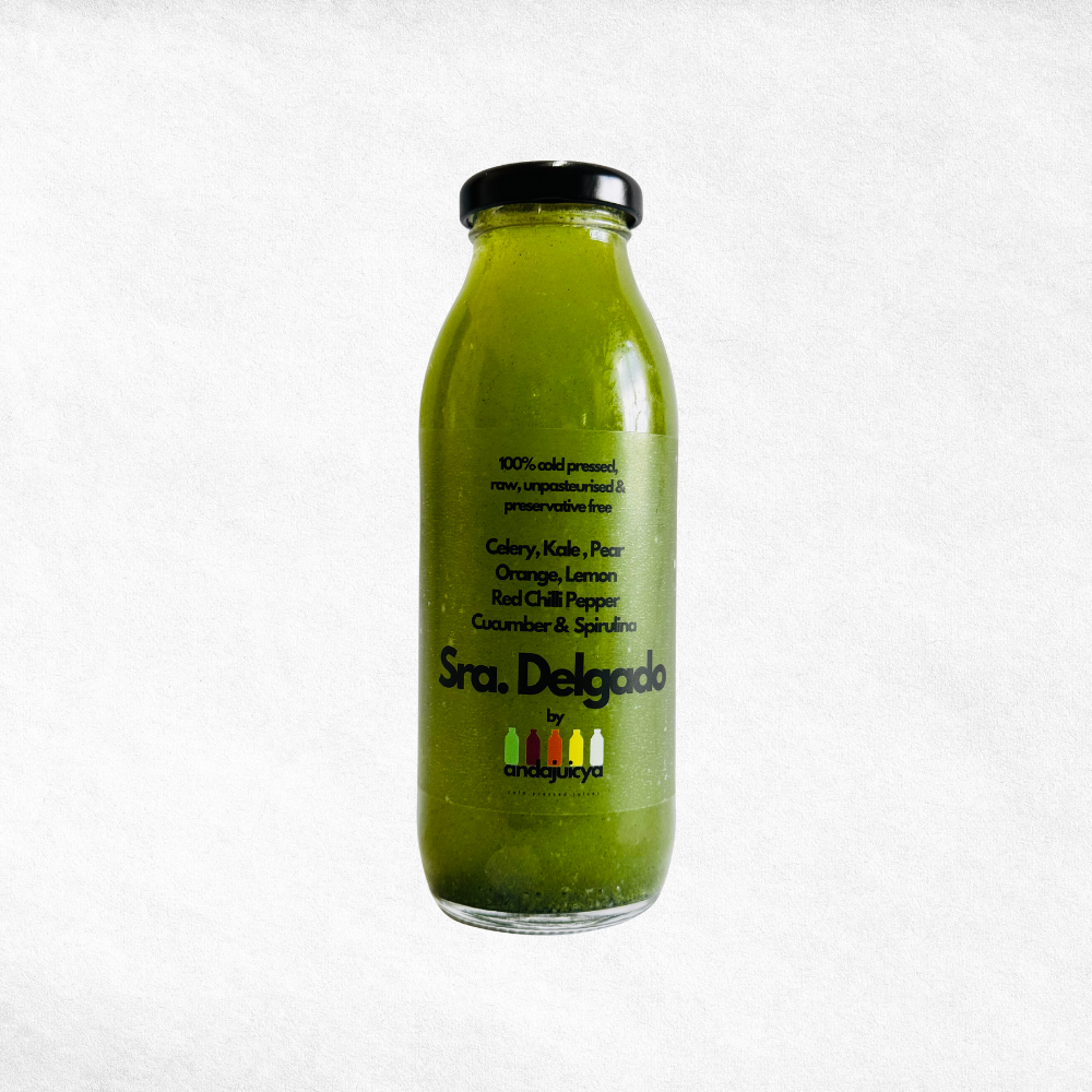 Señora Delgado – Cold Pressed Juice with Kale, Celery, Cucumber, Orange, Pear, Lemon, Chilli & Green Spirulina