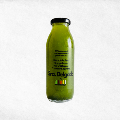 Señora Delgado – Cold Pressed Juice with Kale, Celery, Cucumber, Orange, Pear, Lemon, Chilli & Green Spirulina